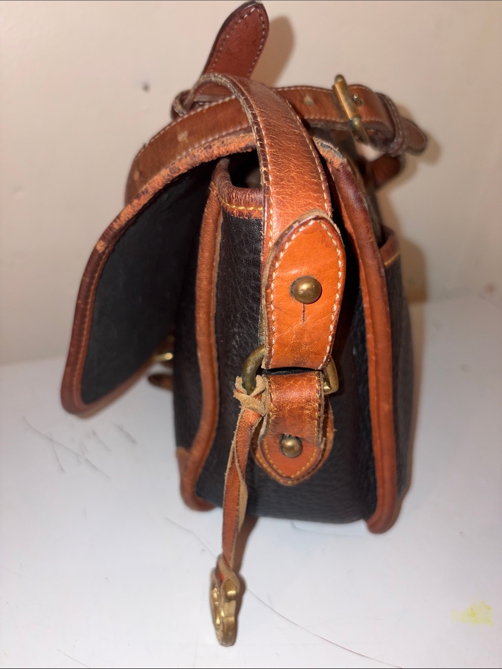 Dooney & Bourke Black Pebble Leather crossbody Messenger with Brown Trim - Picture 9 of 9
